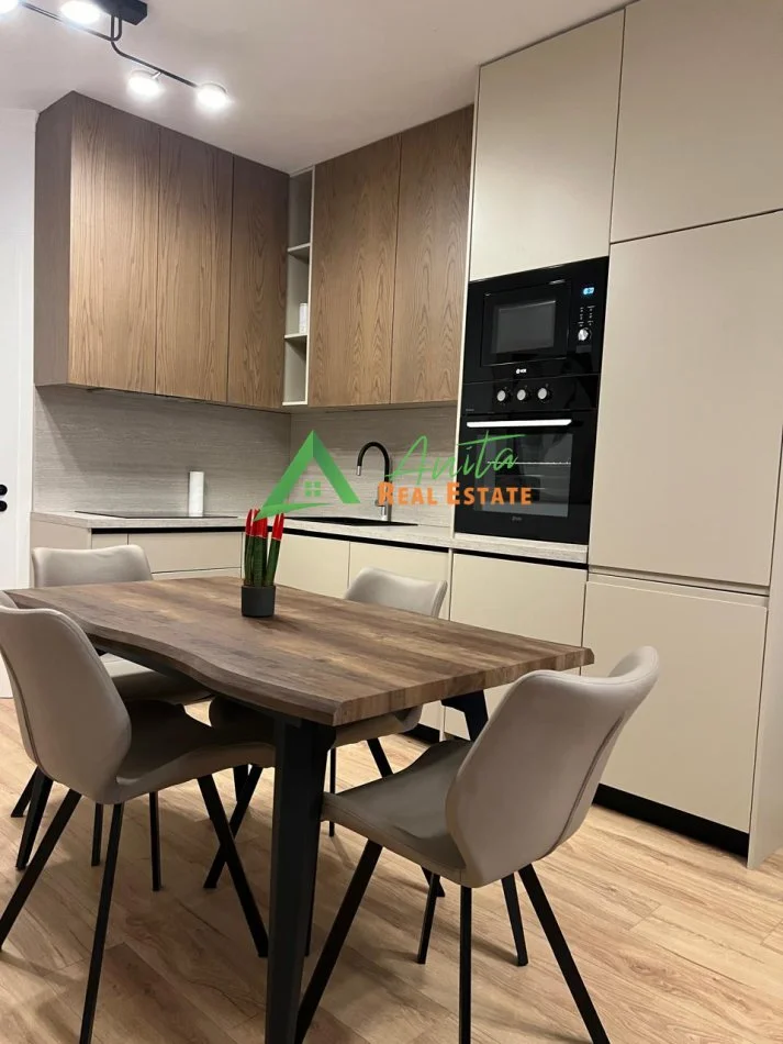 Tirane, jepet me qera apartament 2+1+Ballkon Kati 5, 75 m² 750 € (Shkolla e Baletit)