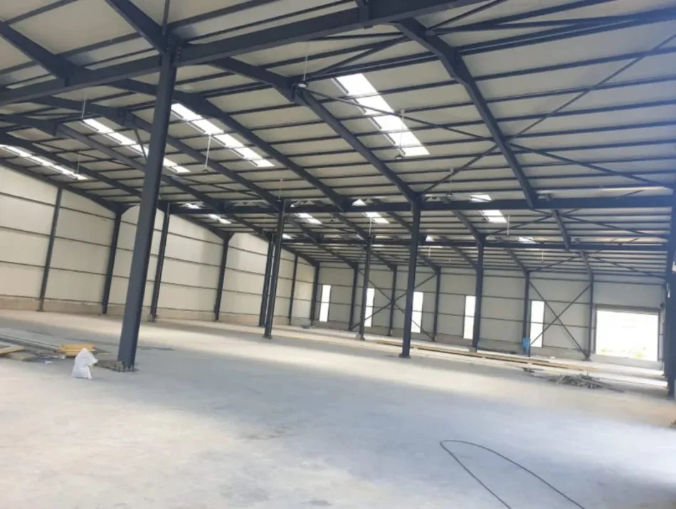 Tirane, shitet magazine Kati 0, 1.300 m² 4.000.000 € (Mezez ,Kashar)