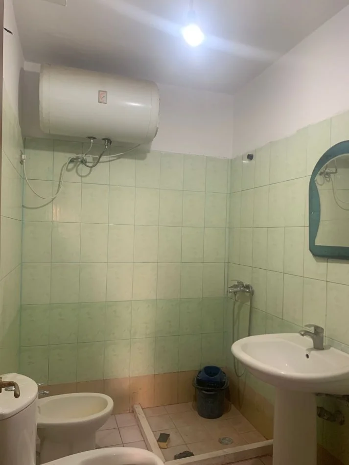 Jepet Me Qera Apartament 2+1 Tek Pallatet Cabej [ID P02139]