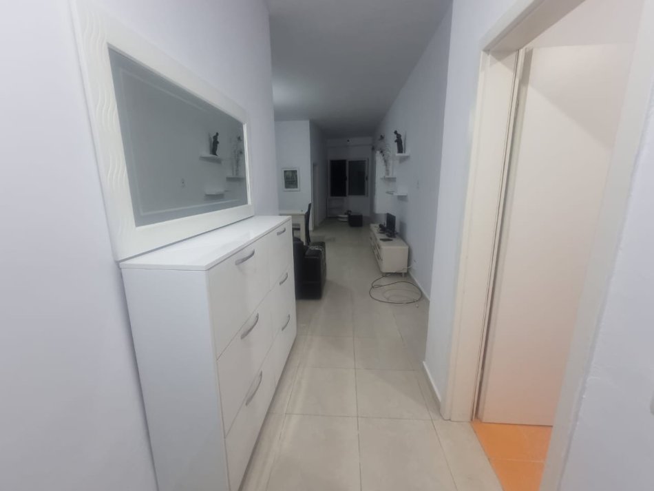 Tirane, jepet me qera apartament 1+1+Ballkon Kati 2, 60 m² 400 € (Hamdi Sina Liqeni I that te kapiten Mir zoti)