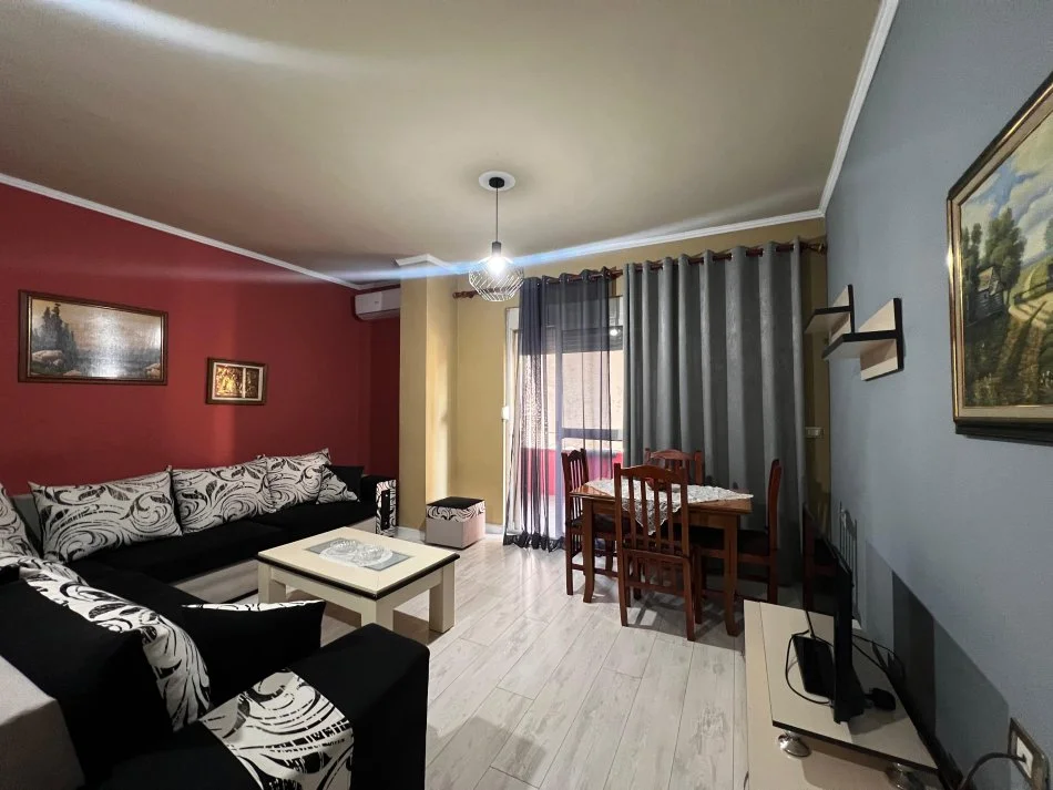 Tirane, jepet me qera apartament 1+1+Ballkon Kati 4, 63 m² 500 € (41.306720185288206, 19.813560954432287)
