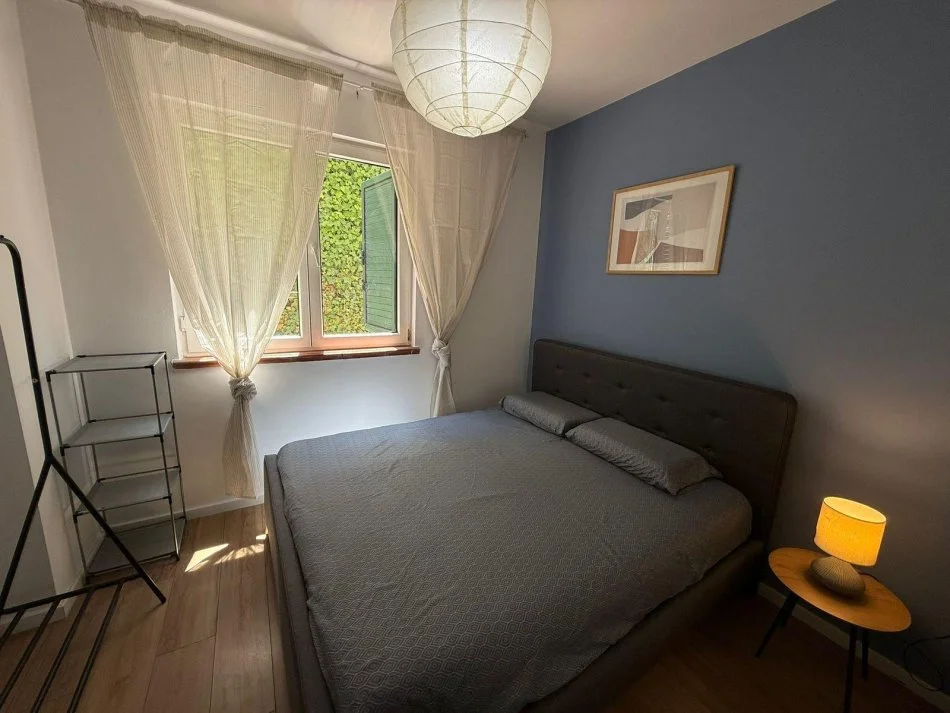 Tirane, jepet me qera apartament 1+1+Ballkon Kati 2, 53 m² 550 € (kodra e diellit)