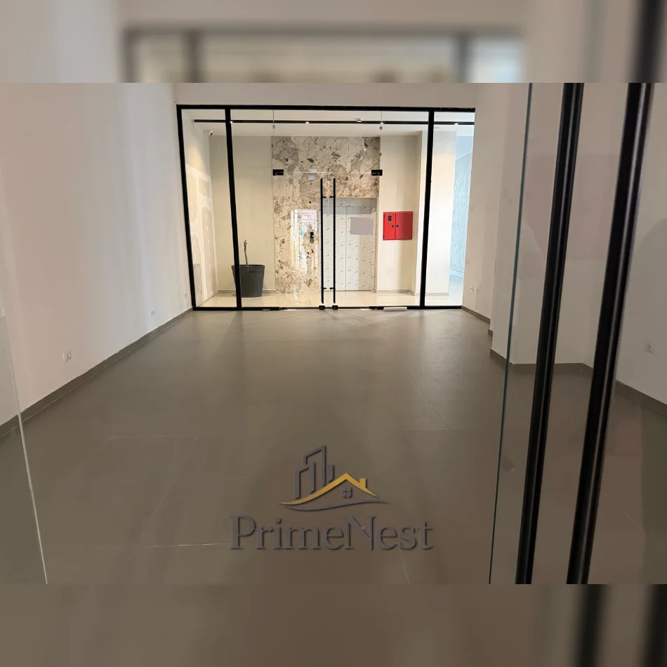 Tirane, shitet ambjent biznesi Kati 0, 63 m² (Garden Building)