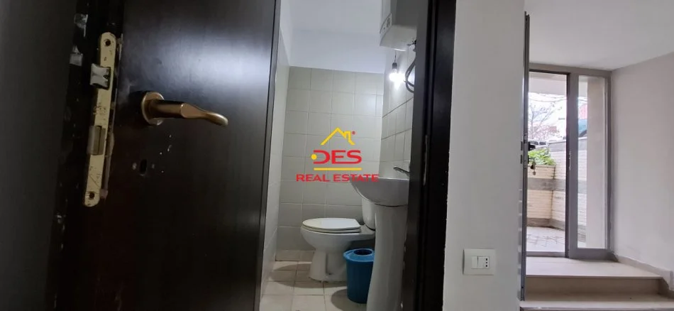 Vlore, jepet me qera ambjent biznesi Kati 0, 40 m² 300 € (Rruga Sadik Zotaj)
