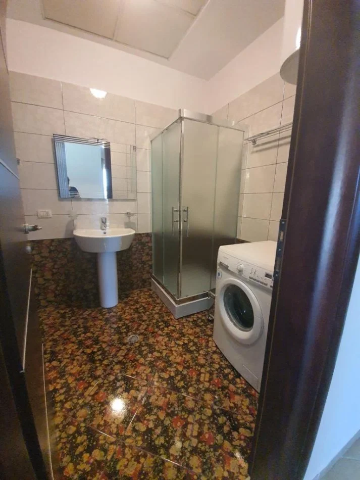 Tirane, jepet me qera apartament 2+1 Kati 3, 100 m² 650 € (kompleksi Delijorgji)