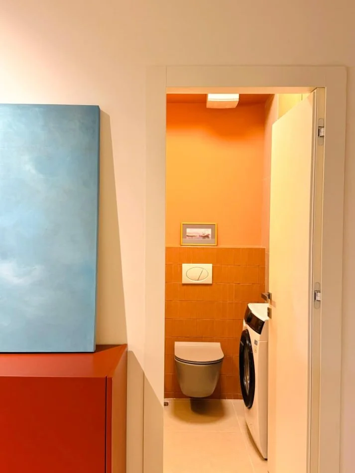 Tirane, jepet me qera apartament 2+1+Ballkon , 800 € (Shkolla e Kuqe)