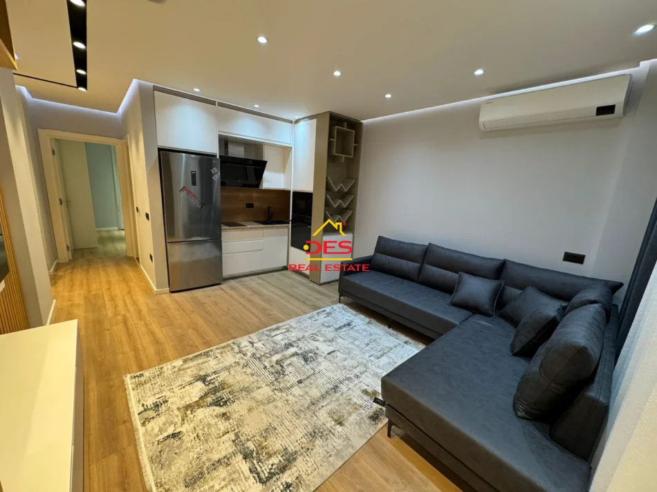 Vlore, jepet me qera apartament 1+1+Ballkon Kati 7, 65 m² 550 € (Rruga Gjergj Arianiti)