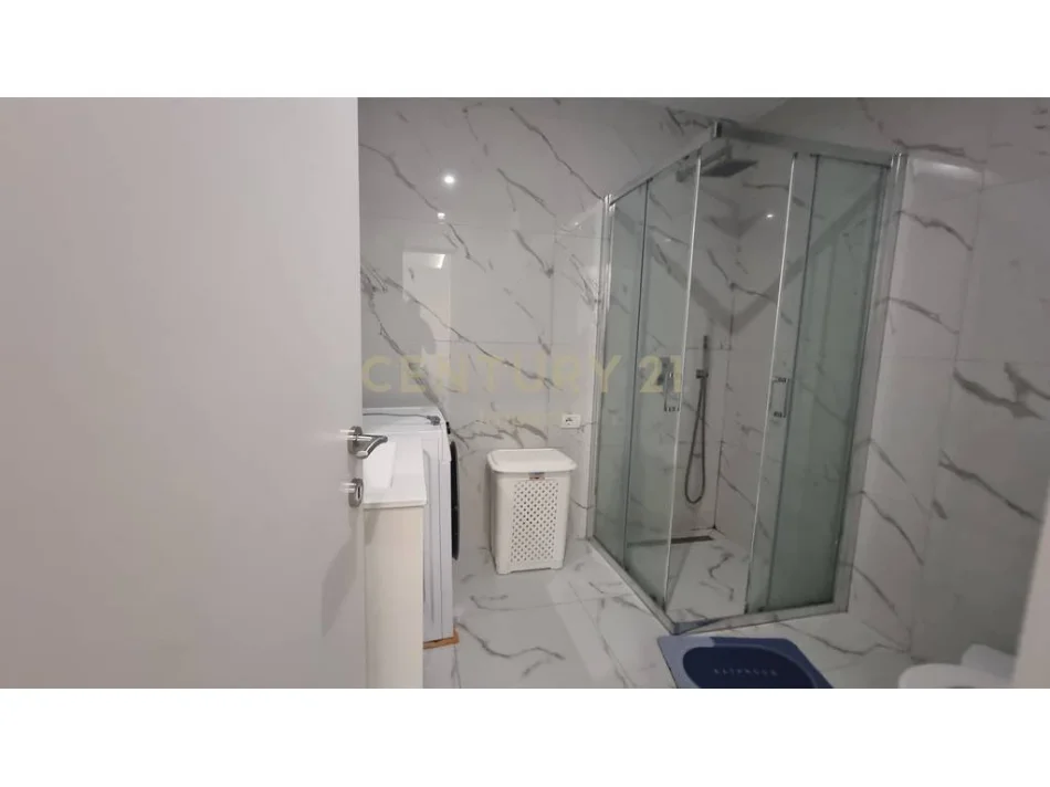 Tirane, jepet me qera apartament 1+1 Kati 3, 65 m² 500 € (Laprake)