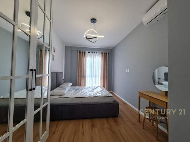 Tirane, jepet me qera apartament 2+1+BLK Kati 10, 90 m² 650 Euro (RRuga E Dibres)
