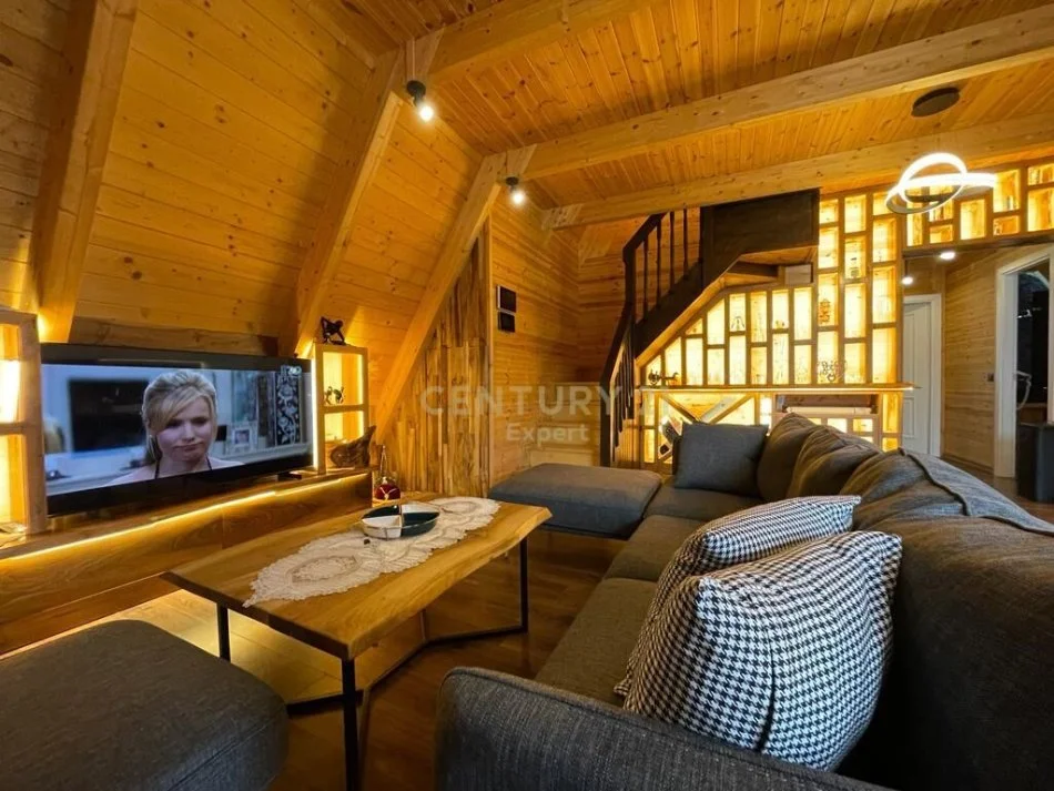 Tirane, shes Vile 3+1 Kati 1, 11.000 m² 2.500.000 € 