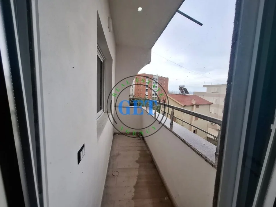 Durres, shitet apartament 2+1 Kati 5, 83 m² 95.000 € (Stacioni I Trenit, Durres)