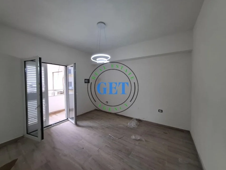 Durres, shitet apartament 2+1 Kati 5, 83 m² 95.000 € (Stacioni I Trenit, Durres)