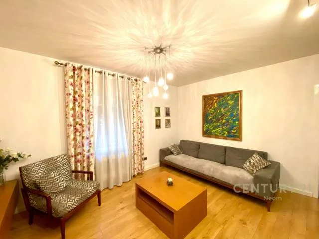Tirane, jepet me qera apartament 2+1+BLK Kati 2, 95 m² 700 Euro (Kolombo, Liqen i thate)