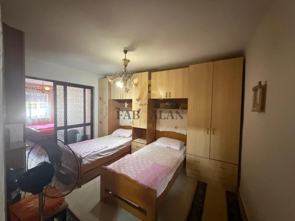 Tirane, shitet apartament 3+1 Kati 2, 95 m² 155.000 € (Oxhaku)