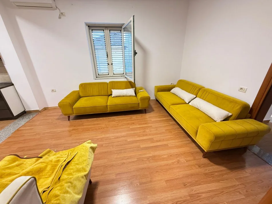 Tirane, jepet me qera 2+1 Kati 2, 74 m² 550 € (Prane 21 Dhjetorit)