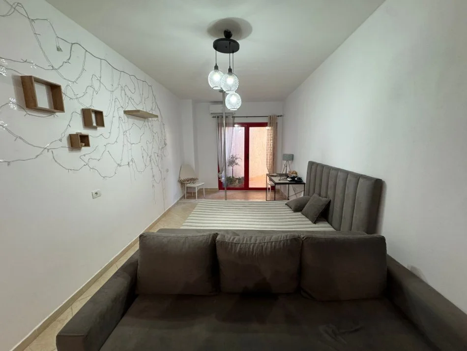 Durres, shitet garsonier 1+1 Kati 1, 65.000 € (Lagja 13 Durres)