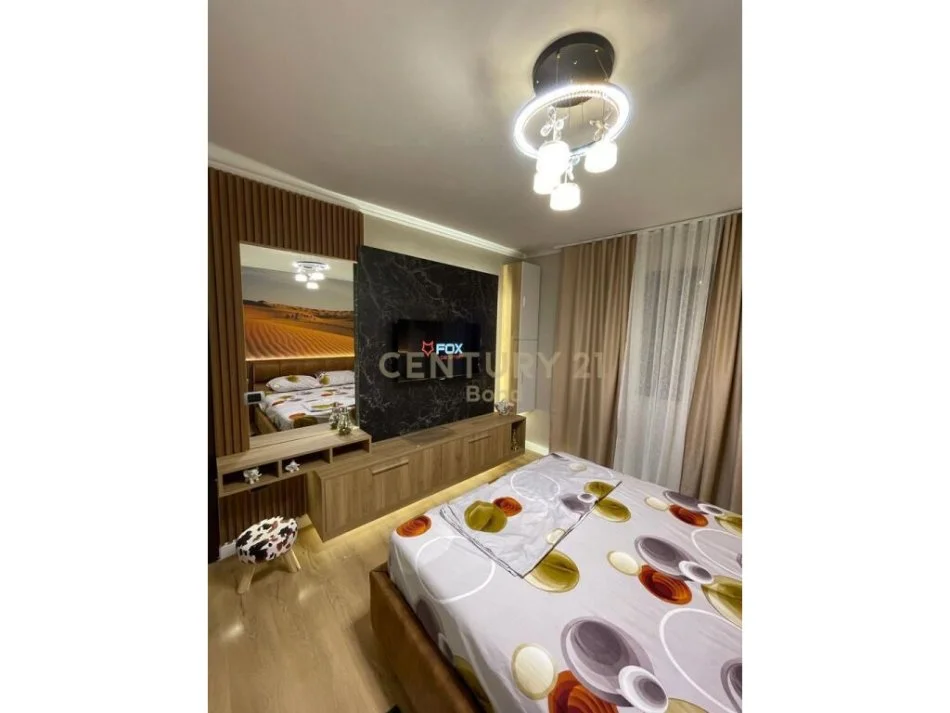 Tirane, jepet me qera apartament 2+1 Kati 5, 75 m² 600 € (vasil shanto)