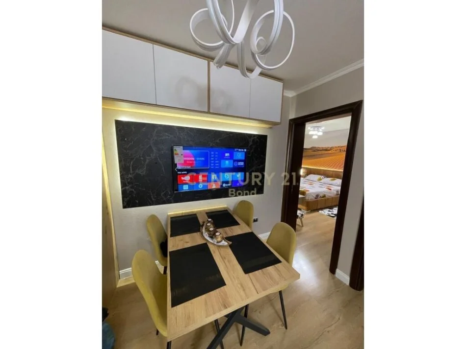 Tirane, jepet me qera apartament 2+1 Kati 5, 75 m² 600 € (vasil shanto)