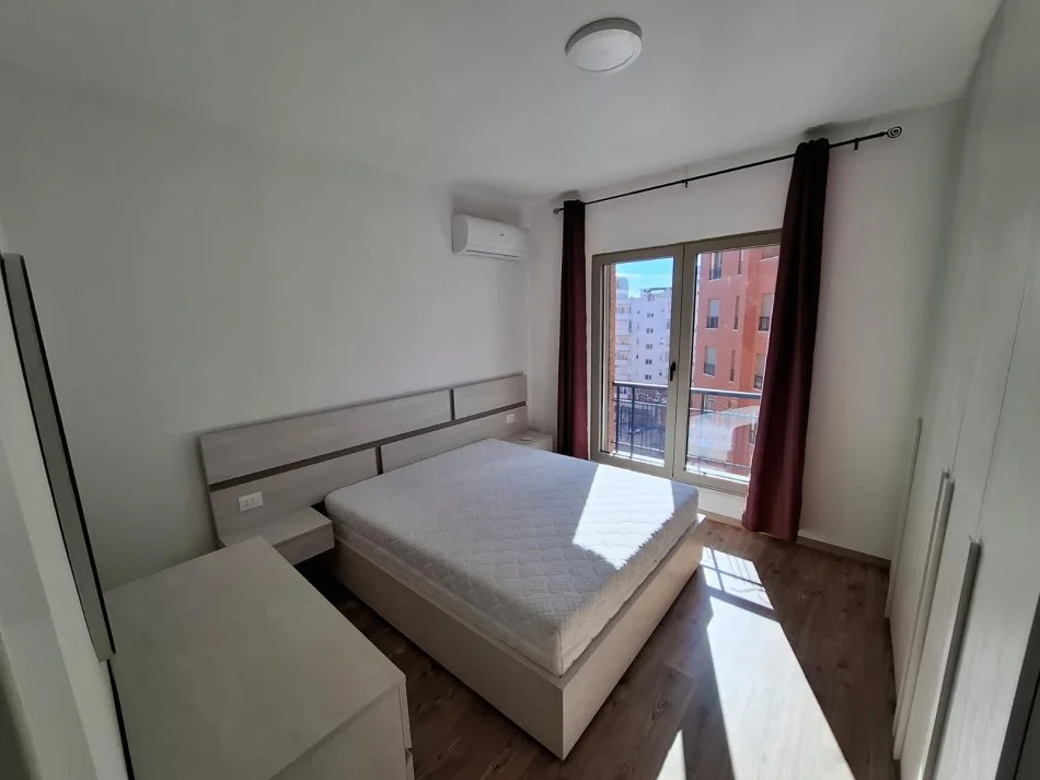 Tirane, jepet me qera apartament 1+1+Ballkon Kati 6, 65 m² 600 € (Kompleksi Delijorgji)