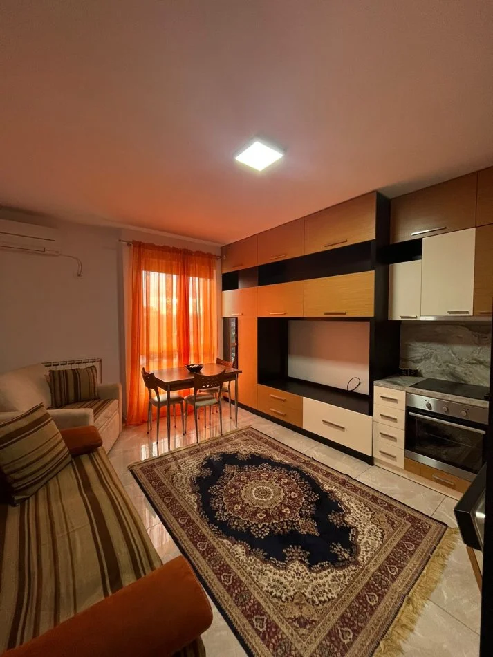Tirane, jepet me qera apartament 1+1+Ballkon Kati 6, 57 m² 460 € (Fusha e Aviacionit)