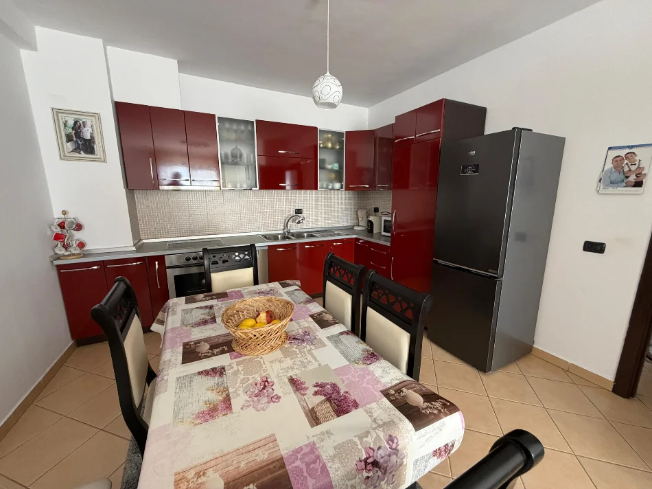 Tirane, shitet 2+1+Ballkon Kati 6, 104 m² 150.000 € (Fresku, Rruga e Dajtit)
