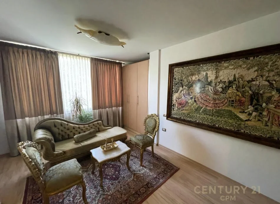 Tirane, jepet me qera Vile 3+1 Kati 3, 109 m² 2.500 € (Ali Demi)