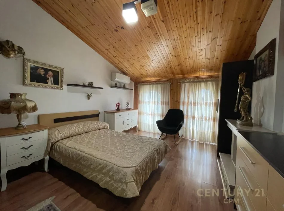 Tirane, jepet me qera Vile 3+1 Kati 3, 109 m² 2.500 € (Ali Demi)