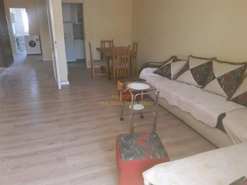 Tirane, jepet me qera apartament 2+1+Ballkon Kati 5, 80 m² 450 € (rruga asim vokshi)