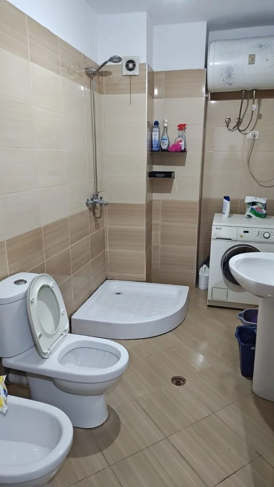 Tirane, jepet me qera apartament 1+1 Kati 3, 70 m² 40.000 € (Rruga Veli Dedi)