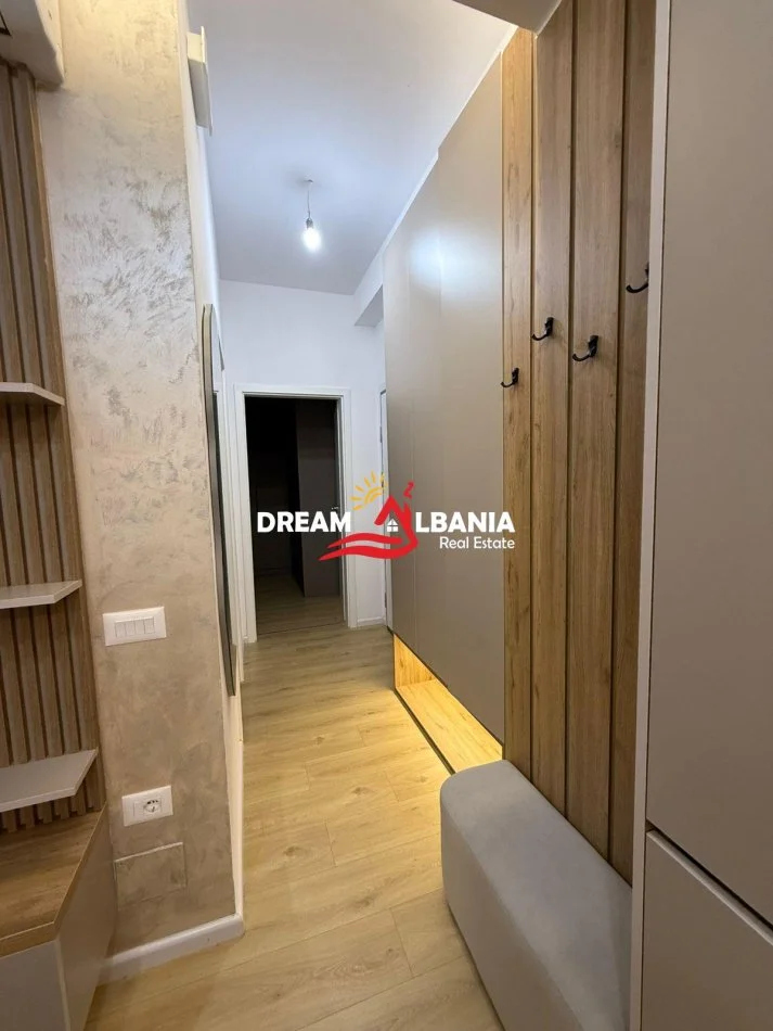 Tirane, jepet me qera apartament 1+1 Kati 7, 70 m² 500 € (Ali Dem)