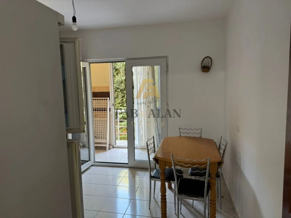 Tirane, jepet me qera apartament 2+1 Kati 0, 600 € (Laprake)