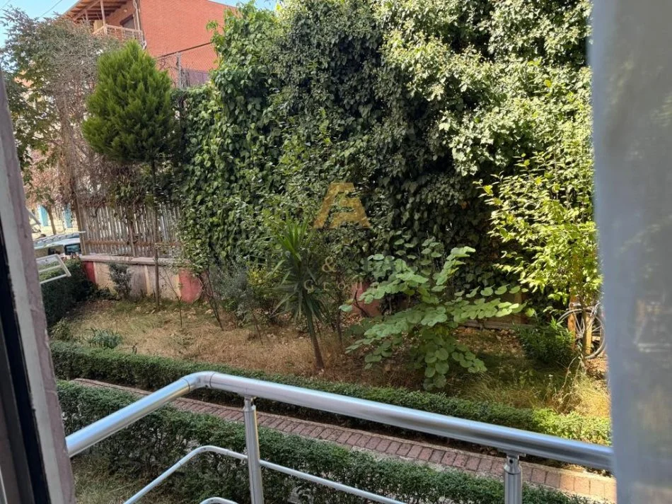 Tirane, jepet me qera apartament 2+1 Kati 0, 600 € (Laprake)