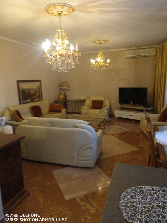 Tirane, jepet me qera apartament 2+1+Aneks+Ballkon Kati 4, 90 m² 750 € (Rr. Sulejman Pasha te Piazza)