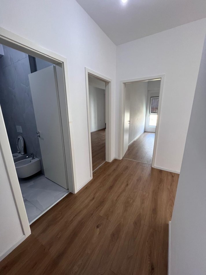 Tirane, shitet apartament 2+1+Ballkon Kati 5, 94 m² 131.000 € (rruga Pasho Hysa)