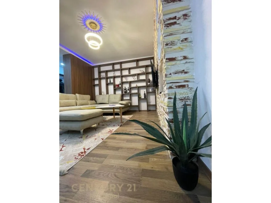 Tirane, jepet me qera apartament 2+1 Kati 2, 105 m² 700 € (KOPSHTI BOTANIK)