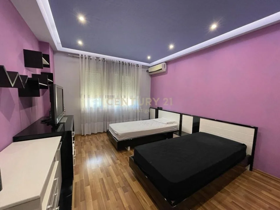 JEPET ME QIRA SUPER APARTAMENT 2+1+2 +GARAZH PRANE AMBASADES AMERIKANE, TIRANE!, 1000euro