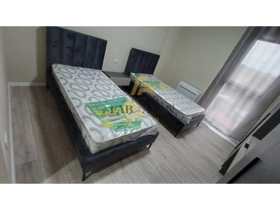 Tirane, jepet me qera apartament 2+1 Kati 3, 102 m² 700 € (Ish Venue)