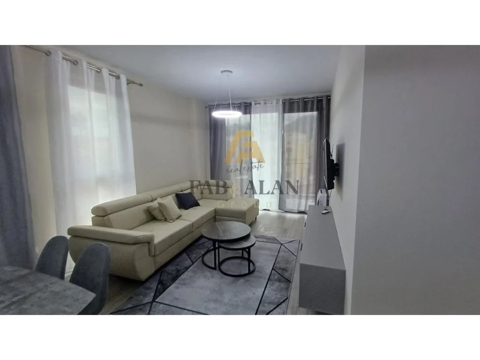 Tirane, jepet me qera apartament 2+1 Kati 3, 102 m² 700 € (Ish Venue)