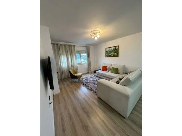 Tirane, jepet me qera apartament 2+1+BLK 100 m² 800 Euro
