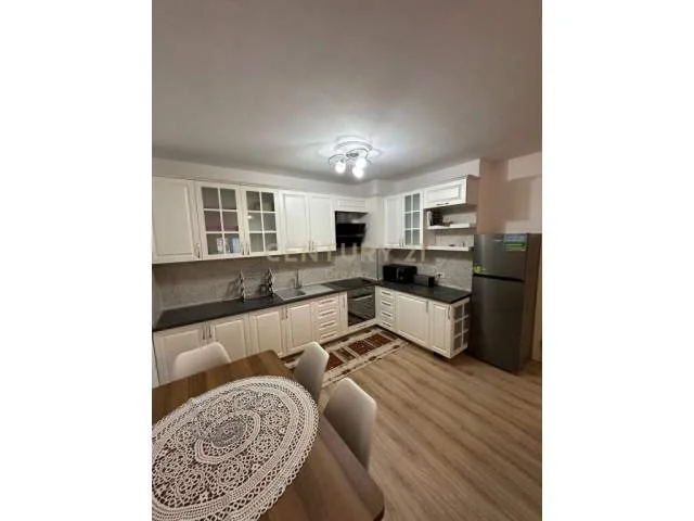 Tirane, jepet me qera apartament 2+1+BLK 100 m² 800 Euro