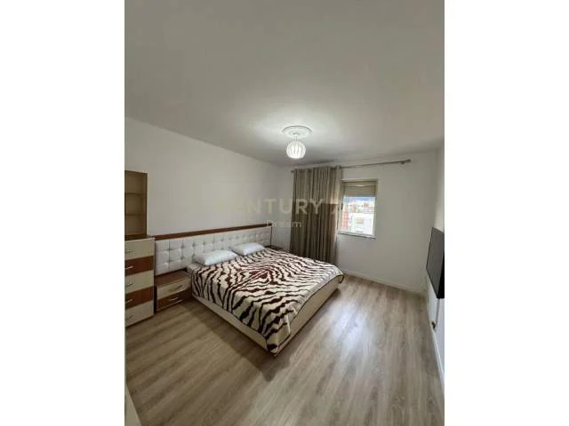 Tirane, jepet me qera apartament 2+1+BLK 100 m² 800 Euro