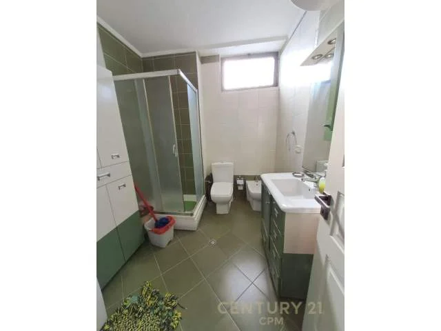 Tirane, jepet me qera apartament 110 m² 800 Euro (mine peza)
