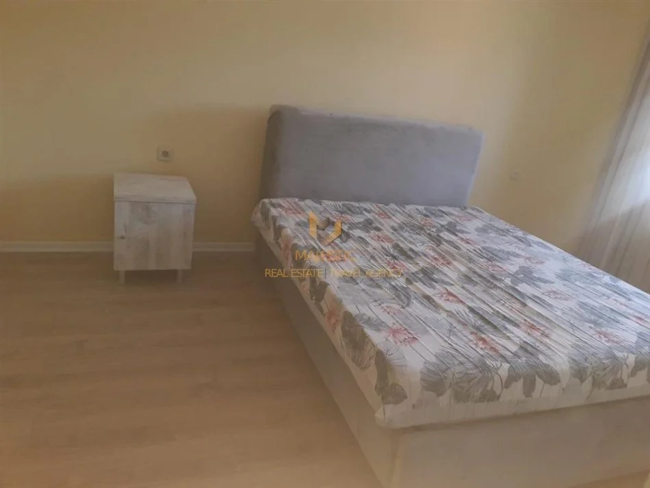 Tirane, jepet me qera apartament 2+1+Ballkon Kati 5, 80 m² 450 € (rruga asim vokshi)