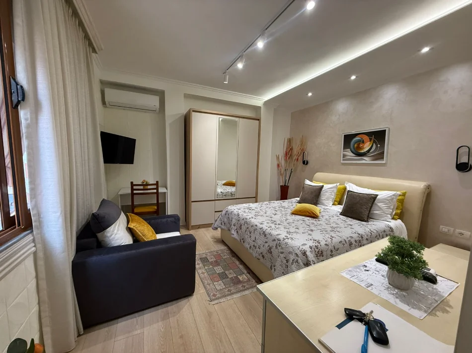 Tirane, jepet me qera apartament 1+1 Kati 4, 40 m² 500 € (Rruga Myslym Shyri)