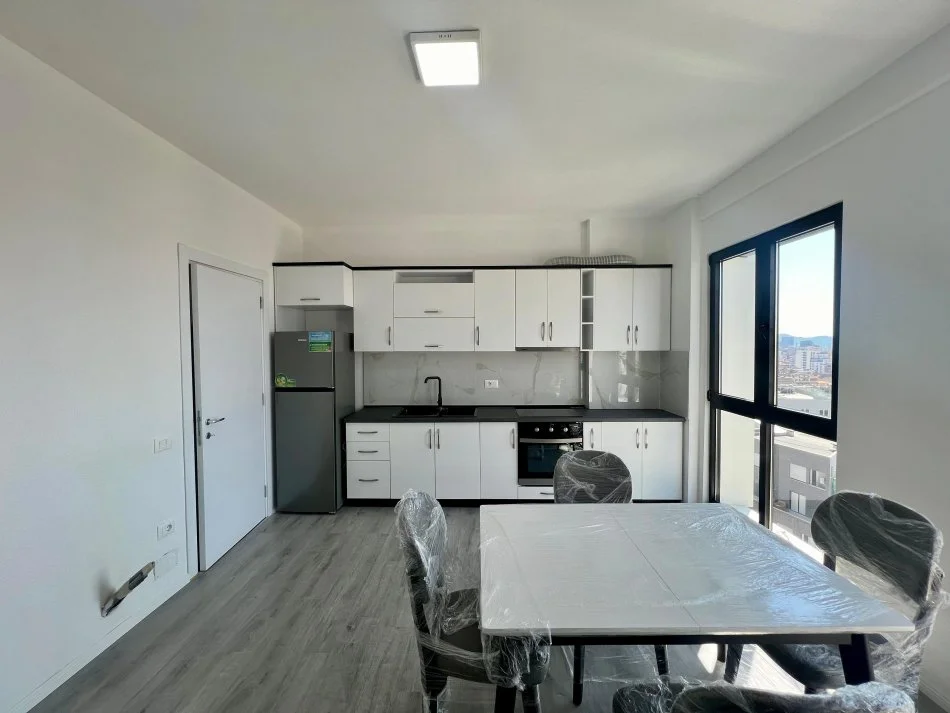 Tirane, jepet me qera 1+1 Kati 10, 75 m² 500 € (rruga e dibres)