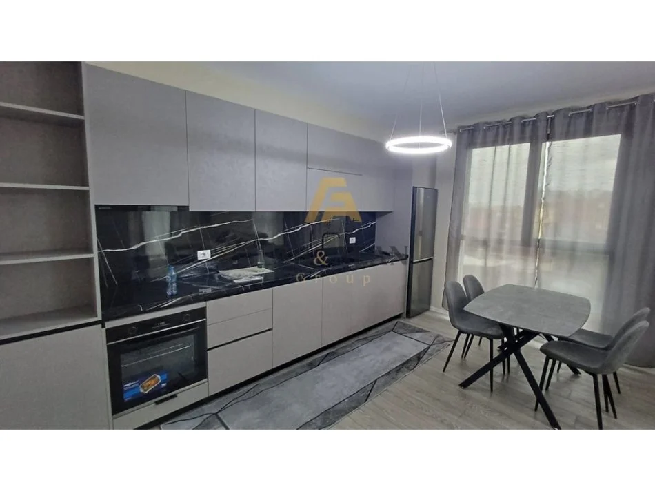 Tirane, jepet me qera apartament 2+1 Kati 3, 102 m² 700 € (Ish Venue)