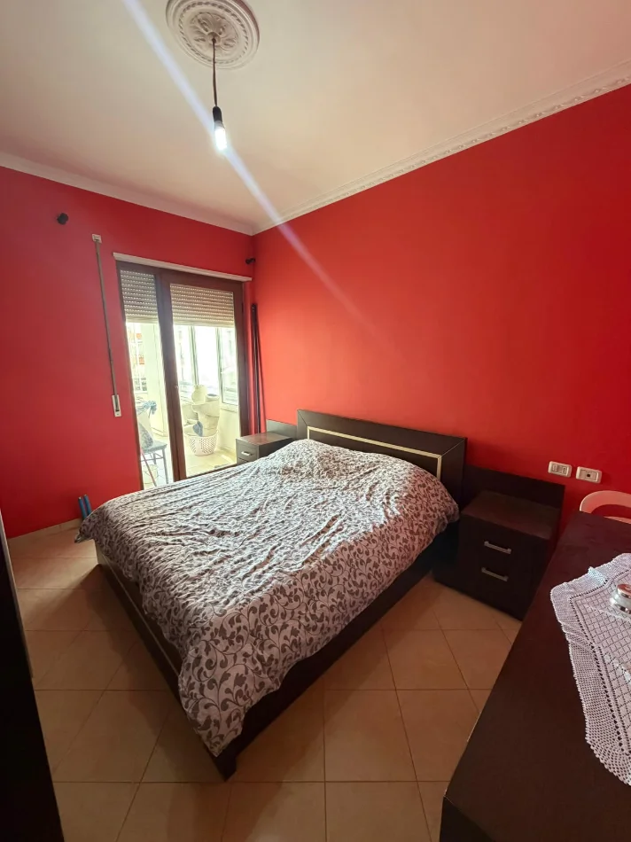 Tirane, jepet me qera apartament 2+1+Ballkon Kati 3, 95 m² 420 € (Apartament 2+1+2 Per Qera Prane Casa Italia I Mobiluar)