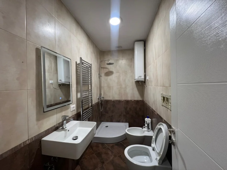 Tirane, shitet apartament 1+1 Kati 3, 48 m² 129.000 € (rruga xhanfize keko)