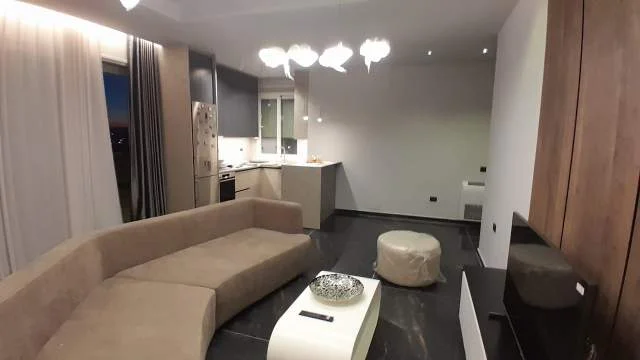 Tirane,  Penthouse me Qira1+1+ Super Verande ( Bulevardi Yzberisht )