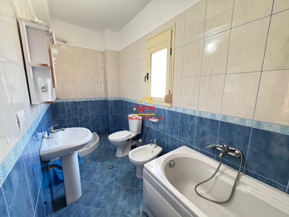 Vlore, jepet me qera apartament 2+1+Ballkon Kati 5, 110 m² 500 € (Rruga Çamëria)